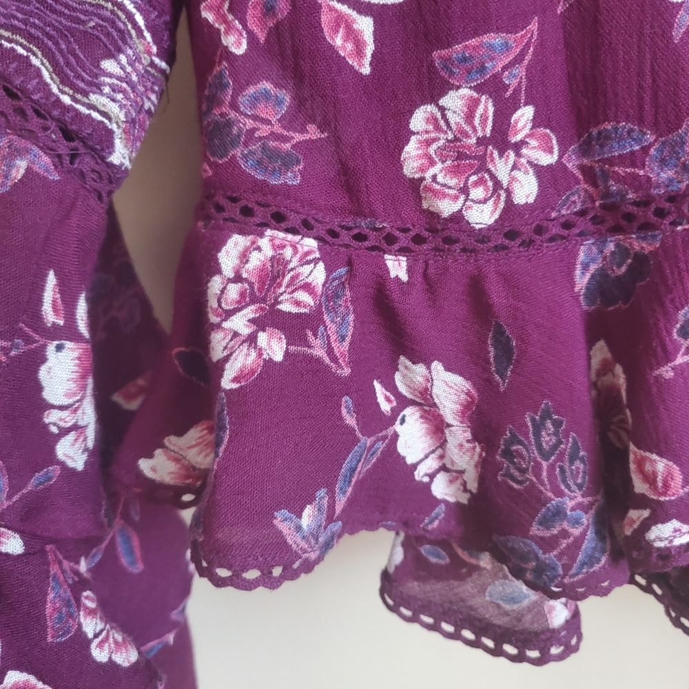 Ruffled Western bell-sleeved top. - Picture 6 of 7